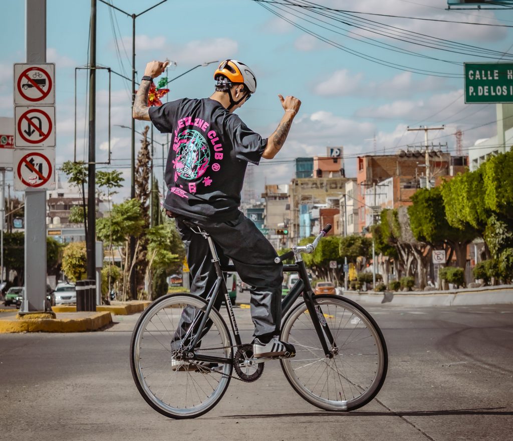 Fotografía de ciclista urbano en fixie por Esteban Muñoz Mendoza en León Guanajuato