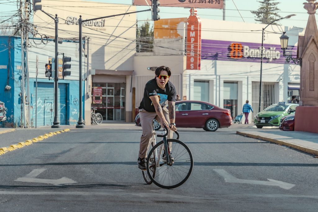 Fotografía de ciclismo urbamo fixie