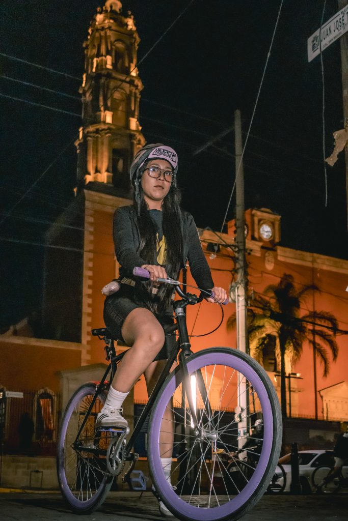 Ciclista urbano, foto nocturna